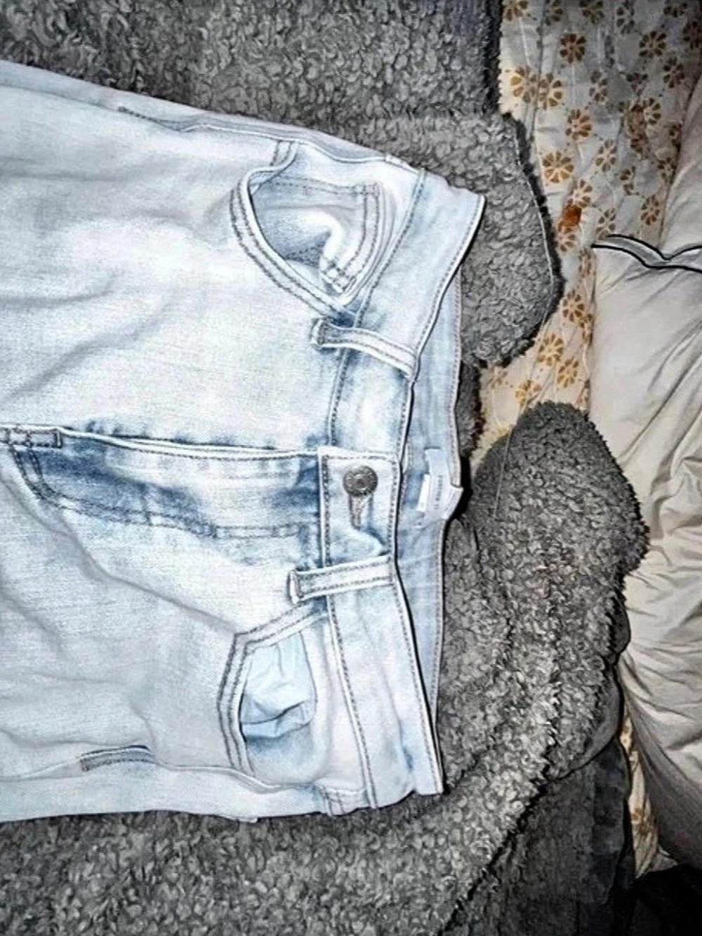 Forever 21 Light Wash Flare Jeans in Blue